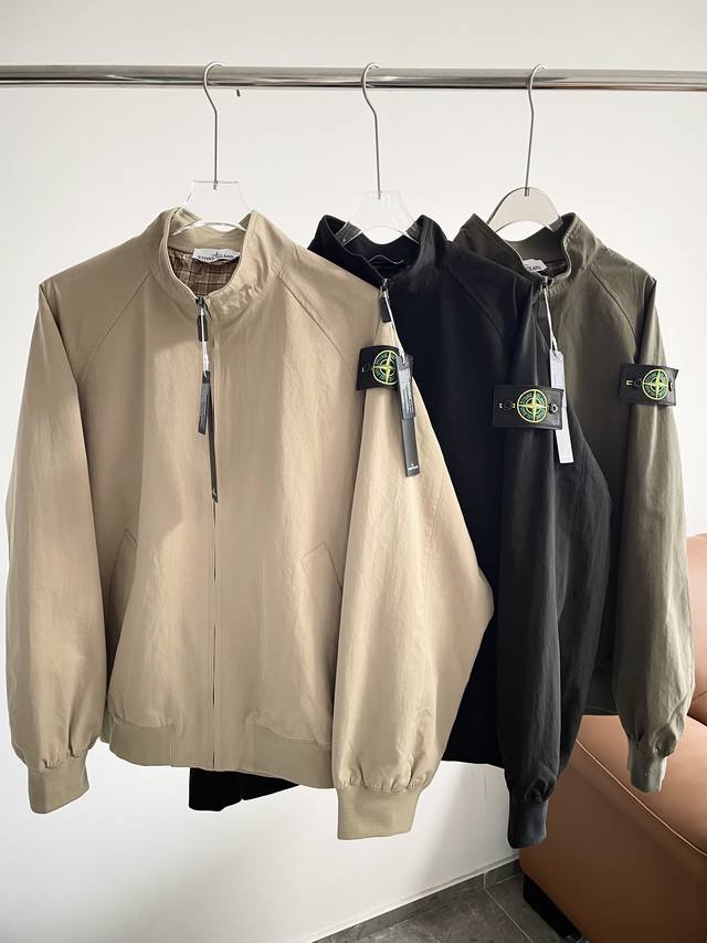 Stone Island石头岛春季新款立领夹克外套过验徽标区别通货 原版面料定染开发 面料手感非常好 所以细节辅料均按照原版制作 大厂工艺水准 品质堪比原版 满