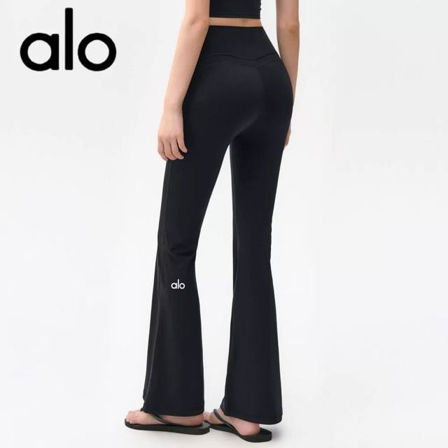 Alo Yoga 休闲运动微喇瑜伽裤｜塑形显高，自带精致线条感alo这款微喇瑜伽裤，集实穿性与时髦度于一体，是你瑜伽练习、日常通勤与时尚出街的多面选手。对比lu