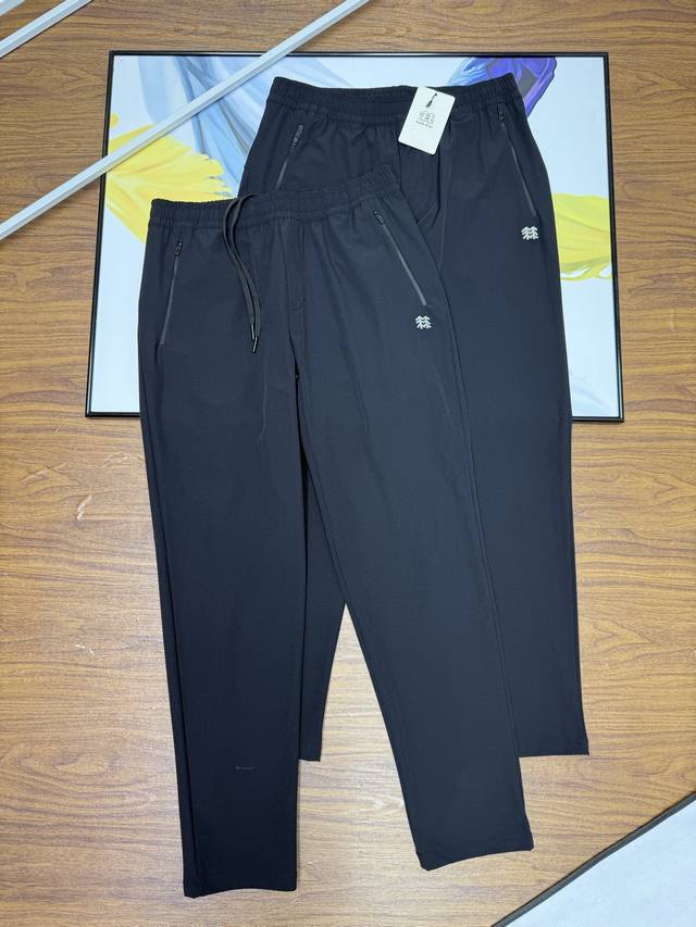 Kolon Sport可隆休闲裤户外通勤双场景的硬核神裤既要户外抗造，又要通勤有型kolon Sport可隆男士松紧slim Fit长裤直接解决你的选择困难！专