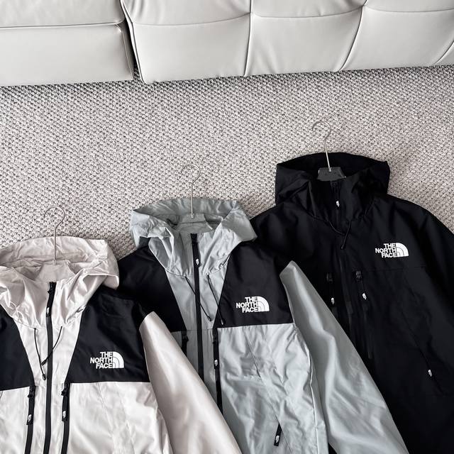 Detailed images of The North Face Spring Autumn Dryvent Fabric Windproof and Rai