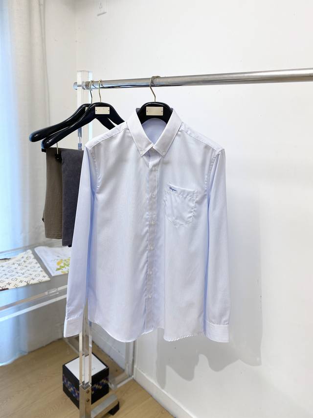 菲拉格慕、2026新品衬衫，时尚帅气，简约百搭款，定制原版面料，不仅挺括，保持潮流的廓形，又穿着舒适纱织更细腻码数m-3Xl