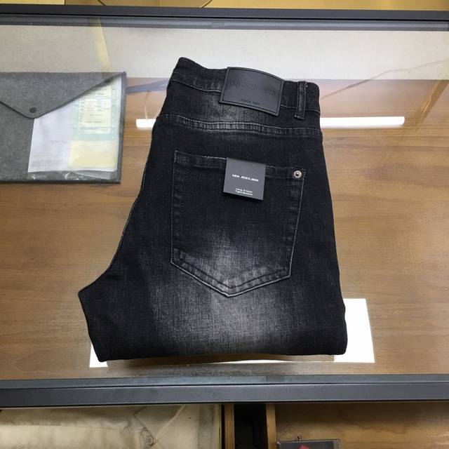 专柜新品 D2 2026春夏专柜新品牛仔裤，专柜同步有售，原单狠货，水洗休闲牛仔裤，进口原版水洗弹力面料，舒适有弹性，原版五金辅料装饰logo，版型超正，档次极