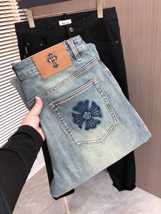 Bai 克罗心春夏阔腿直筒牛仔裤！重工酵磨水洗工艺，莱赛尔锁色牛仔面料，带弹力上身非常舒适，穿出去非常有档次,裤型款式和裁剪亦无需多言 ，G网logo辨识度极高