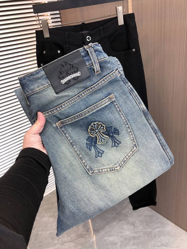 Bai 克罗心春夏阔腿直筒牛仔裤！重工酵磨水洗工艺，莱赛尔锁色牛仔面料，带弹力上身非常舒适，穿出去非常有档次,裤型款式和裁剪亦无需多言 ，G网logo辨识度极高