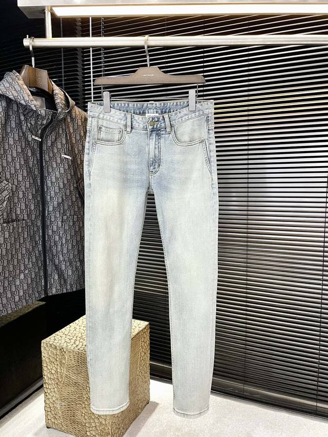 Saint Laurent 圣罗兰 2026春夏季新款牛仔裤 进口意大利高定牛仔面料 时尚休闲 常规版型 微弹力面料 面料舒适柔软，突破常规牛仔的面料手感，不闷