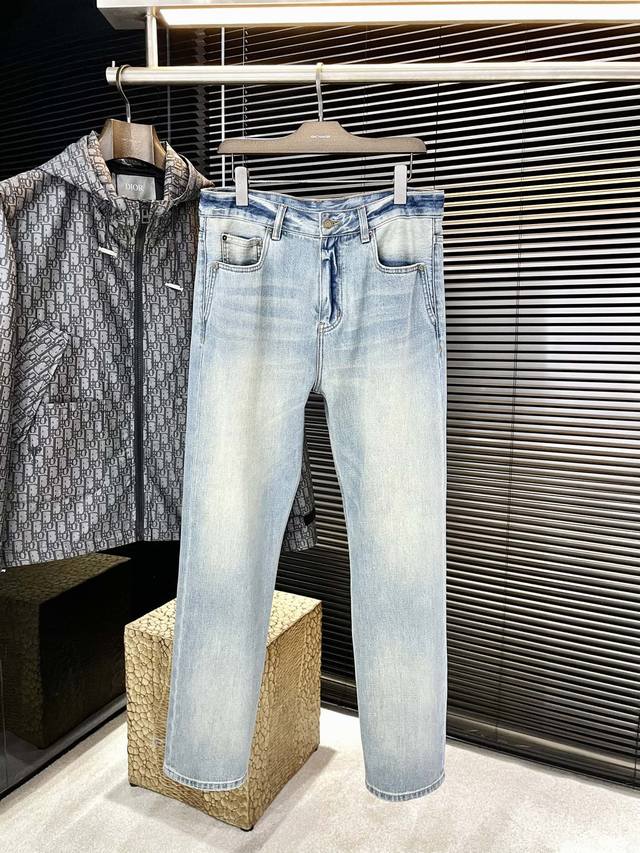 Saint Laurent 圣罗兰 2026春夏季新款牛仔裤 进口意大利高定牛仔面料 时尚休闲 常规版型 微弹力面料 面料舒适柔软，突破常规牛仔的面料手感，不闷