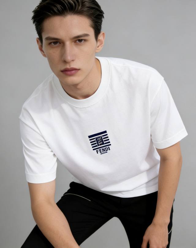主推 Fendi 2026Ss秋季新款发布芬迪圆领短袖t恤，高端新款短袖，字母logo印花，穿上就是舒适自在又显瘦的存在，慵懒而随性，结合干净简单的色系就特别耐