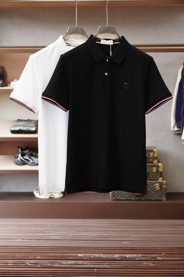 蒙口2026春夏新款短袖t恤！时尚休闲短袖t恤衫！胸前背后烫钻logo图案设计！极具设计精选客供云柔棉面料，手感柔软亲肤，着身舒适透气性都无法挑剔，实物绝对会让