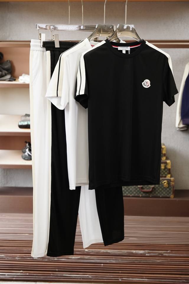 蒙口-时尚薄款休闲短裤套装 采用客供高密度纯棉材质面料，软糯亲肤，抗皱立挺有型，品牌字母logo，满满的时尚感；适合多种穿搭风格；一款不挑年纪的外套lz 码数：