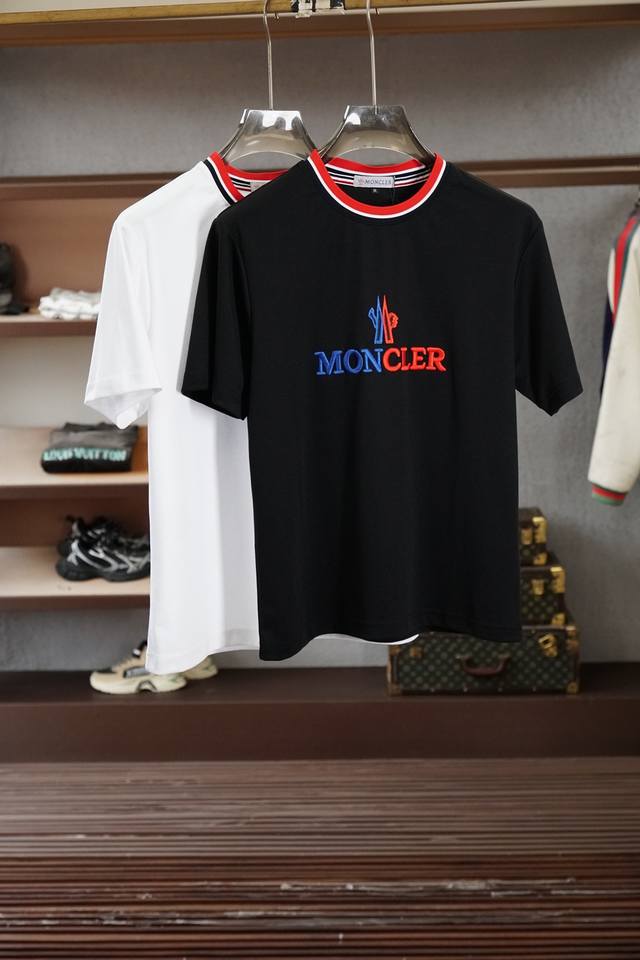 蒙口 2026Ss春夏新品 甄选高支双面双丝光棉面料，一面细腻亲肤，一面挺括有型，反复洗涤依旧保持平整轮廓，适配商务与休闲的；极简白与深邃黑双配色，低调中透出高