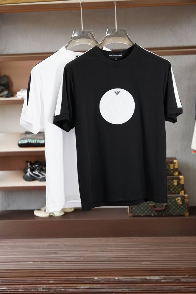 2026Ss春夏新品 甄选高支双面双丝光棉面料，一面细腻亲肤，一面挺括有型，反复洗涤依旧保持平整轮廓，适配商务与休闲的；极简白与深邃黑双配色，低调中透出高级品味