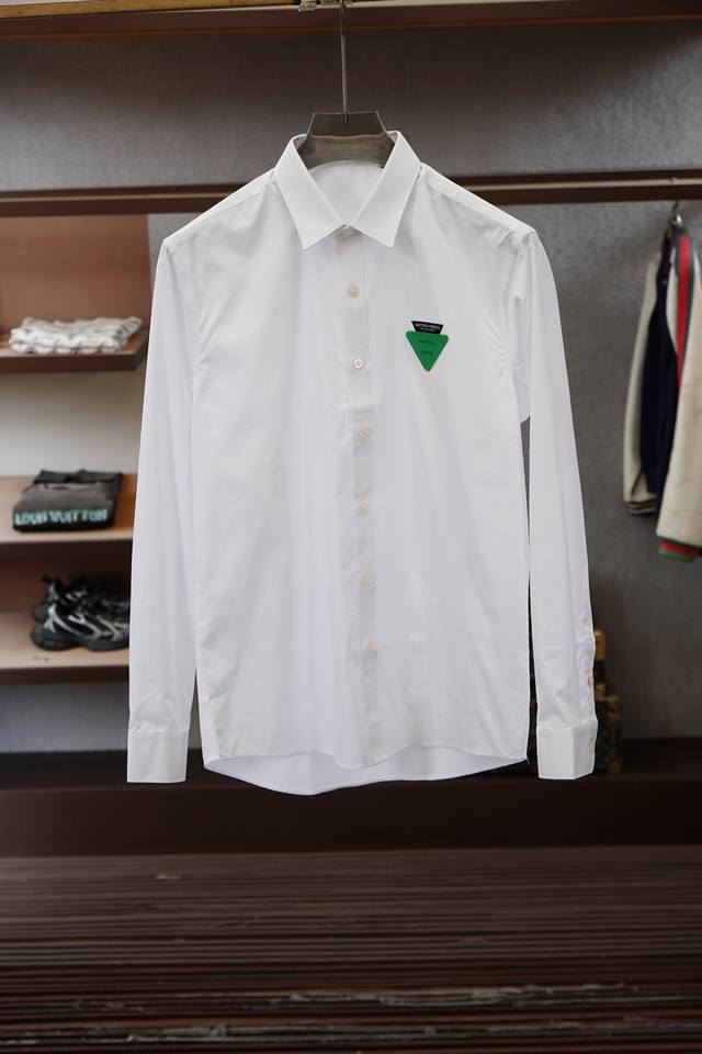 Bv 2026潮男新品 新款bv绿皮标皮口袋衬衫！家族经典三角标衬衣 男款进口棉简约百搭款！时尚界的说法“当你不知道用什么方式来表达自己的时髦态度时可以选择v登