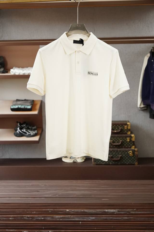 蒙口 2026春夏男装领口经典时尚休闲短袖polo衫，纽扣开合经典衣领 衣身两侧有开叉设计，打破经典t恤衫的一贯设计！彰显品牌的独有设计，定制80支双股长绒棉天