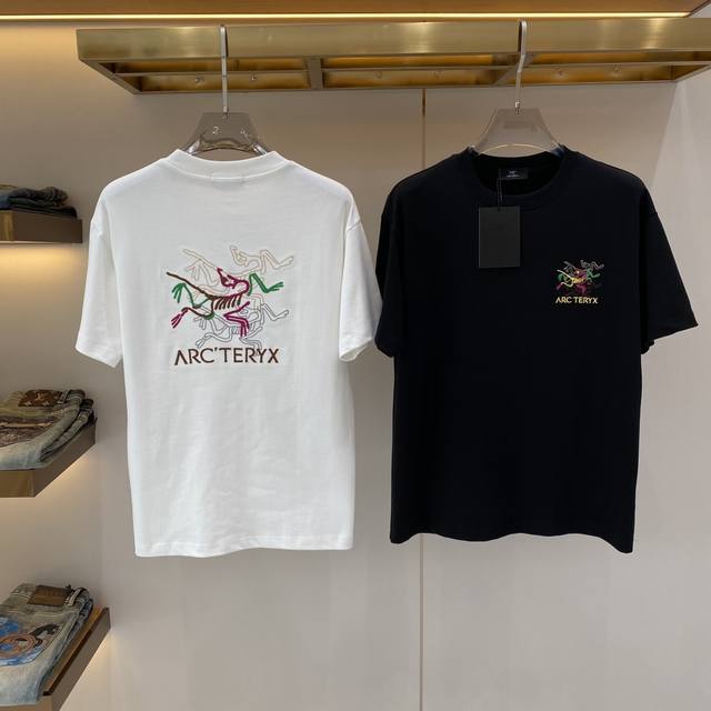 鸟家 2026Ss新品时尚休闲圆领休闲精纺短袖 奢华经典元素设计！刺绣重工的工艺 专柜尺码：S- Xxl 隔天