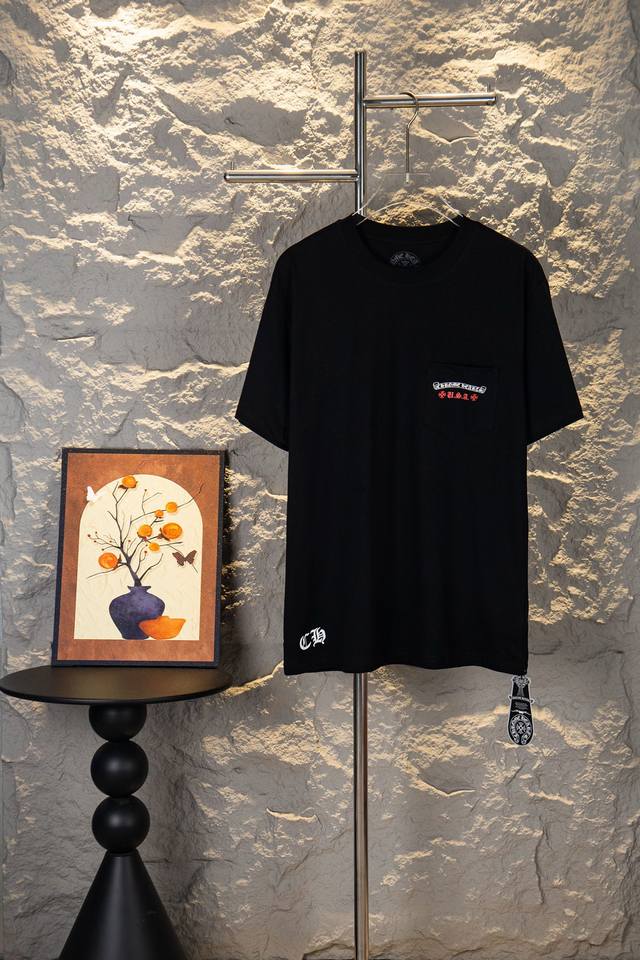 Style No.: Y60 Come Hearts. This popular short-sleeved T-shirt features a chest