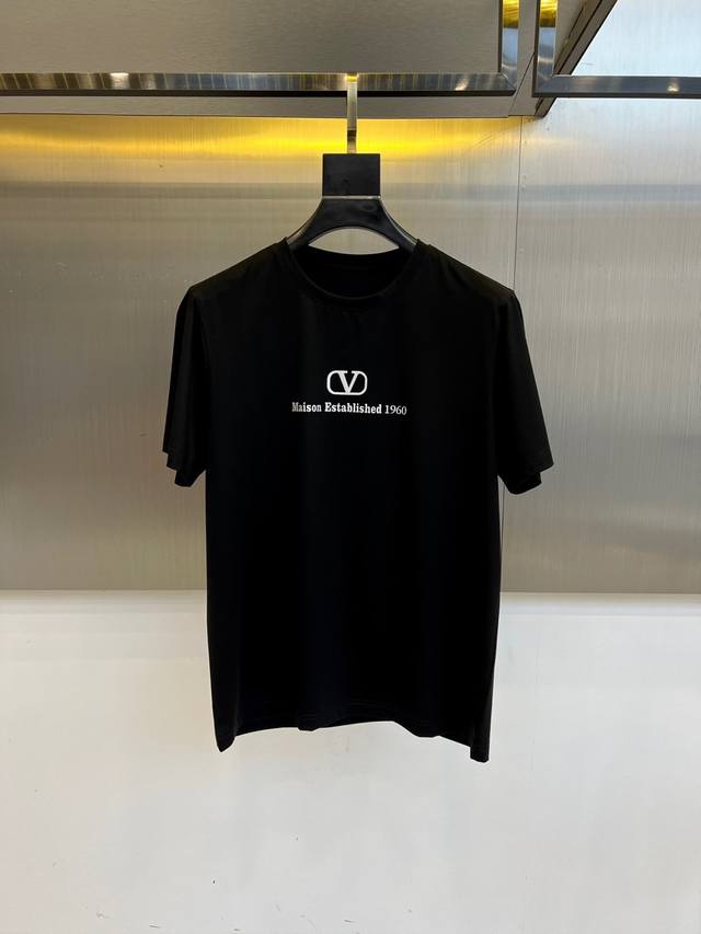 Vt Valentino, 2026 Spring Summer Men's Crew Neck Short-Sleeve T-Shirt. Made from Vt Valentino, 2026 Spring Summer Men's Crew Neck Short-Sleeve T-Shirt. Made from