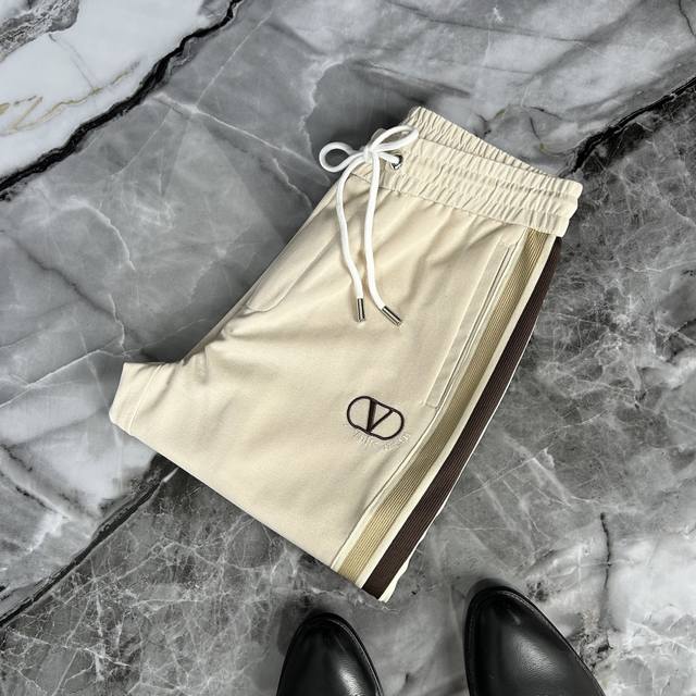 Valentino 2026 Spring Summer New Arrival Top-Tier Men's Original Single-Piece Sp Valentino 2026 Spring Summer New Arrival Top-Tier Men's Original Single-Piece Sp