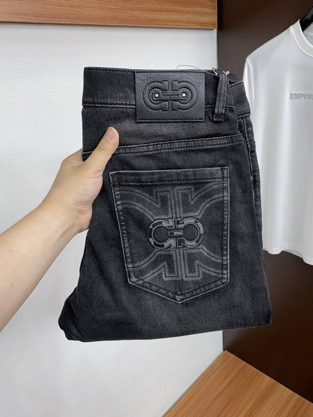 Ferragamo high-end custom-made 2026 early spring latest denim jeans, simultaneou Ferragamo high-end custom-made 2026 early spring latest denim jeans, simultaneou
