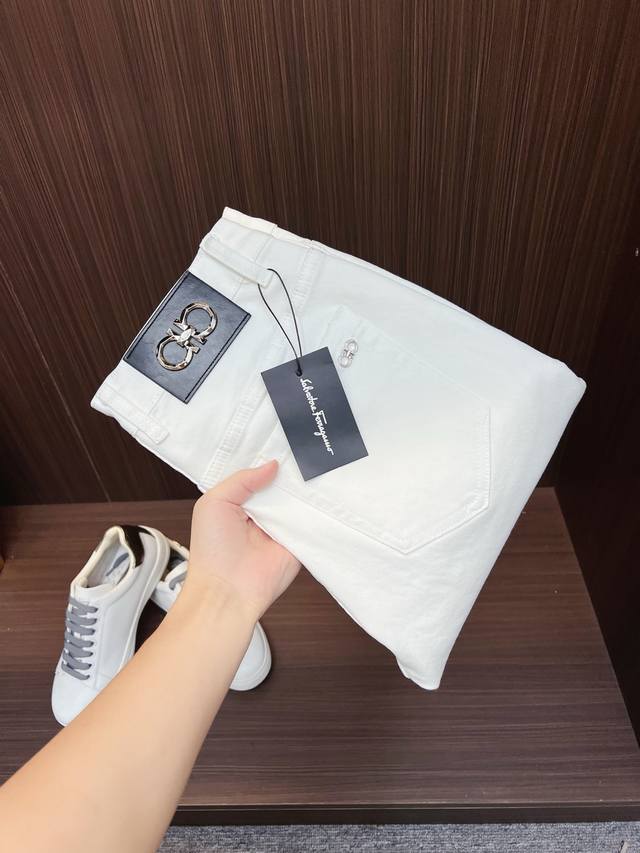 Fe Ferragamo 2025 Autumn Winter New Arrival Original Slim Fit Straight Leg Jeans Fe Ferragamo 2025 Autumn Winter New Arrival Original Slim Fit Straight Leg Jeans
