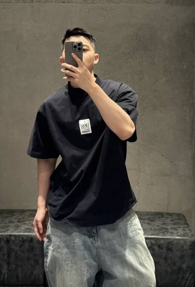 Balenciaga 520 series crew neck short-sleeved T-shirt, made of soft pure cotton Balenciaga 520 series crew neck short-sleeved T-shirt, made of soft pure cotton