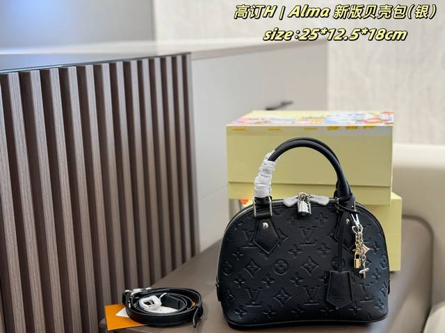 Silver hardware with pendant folding box, high-end couture style | Alma new vers Silver hardware with pendant folding box, high-end couture style | Alma new vers