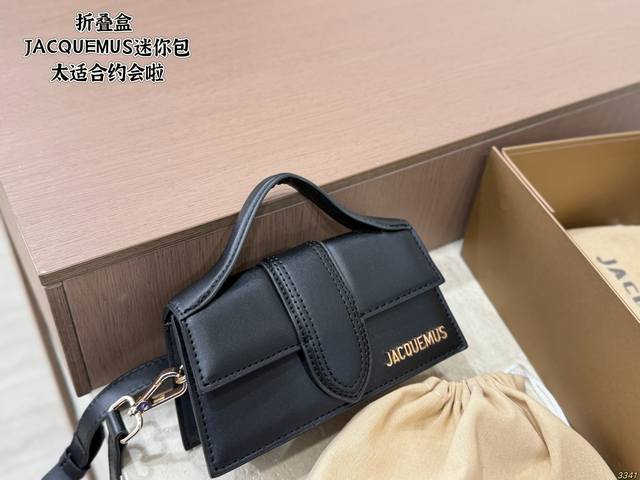 This Jacquemus mini folding box bag is perfect for a date! It's simple, stylish, This Jacquemus mini folding box bag is perfect for a date! It's simple, stylish,