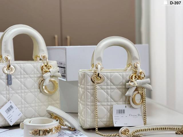 Small D-397 Size 20X18 17X15 Folding box Dior classic Lady Dior bag, white lambs Small D-397 Size 20X18 17X15 Folding box Dior classic Lady Dior bag, white lambs