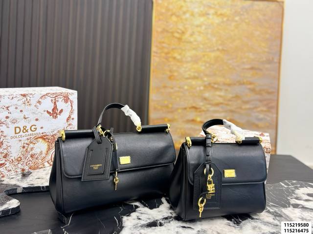 Horizontal version p Vertical version p Comes with box Dg Dolce & Gabbana new ha