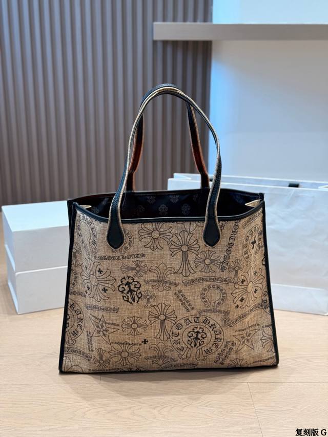 Replica Chrome Hearts Bella Hadid's Beach Bag. This graffiti beach bag, as seen