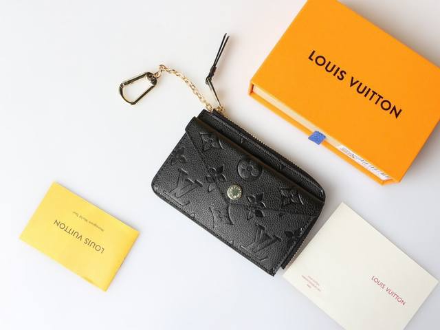 , Black, 13 x 9.5 x 2.5 mm. The Recto Verso card holder features cla , Black, 13 x 9.5 x 2.5 mm. The Recto Verso card holder features cla
