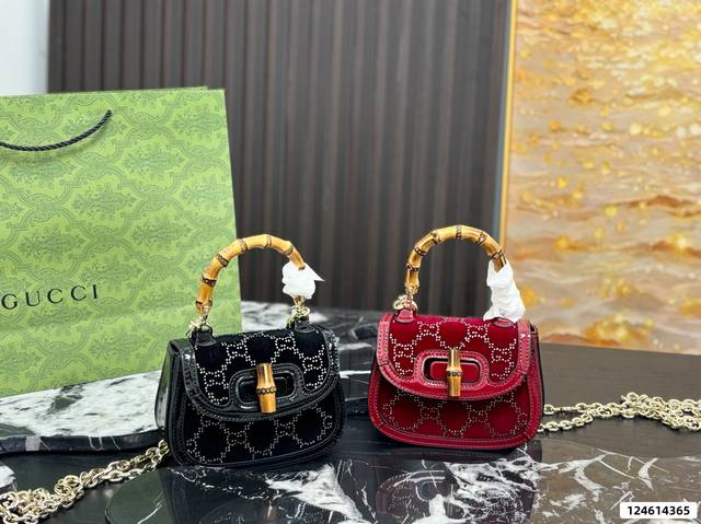 Size 17*12 Gucci rhinestone bamboo handle bag. This style has a strong retro fee