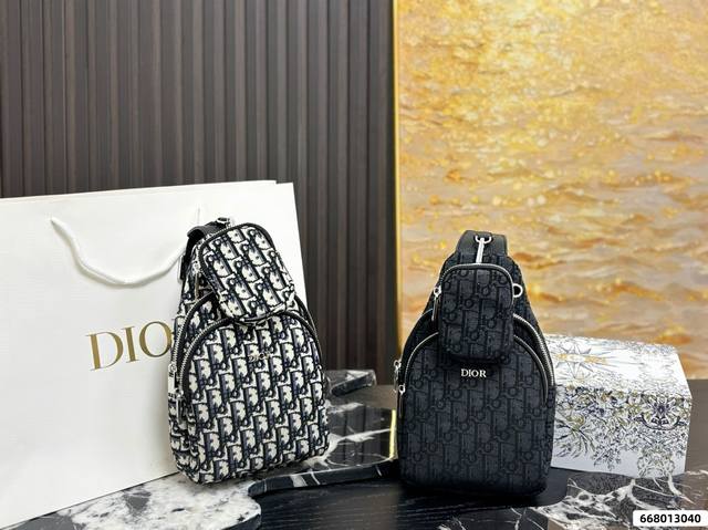 This Dior chest bag waist bag with box is a must-have! It has a casual yet elega