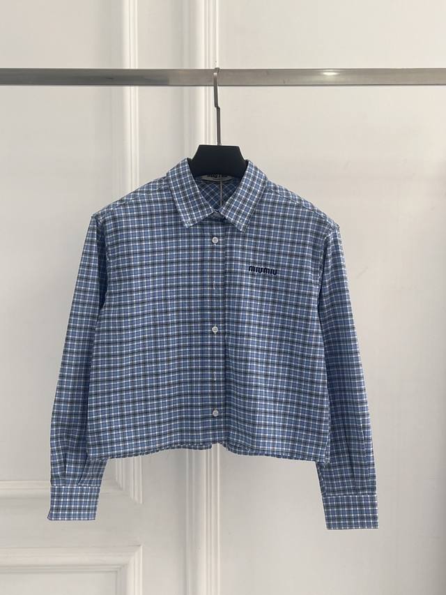 Original women's item, complete with packaging. The blue plaid pattern exudes a
