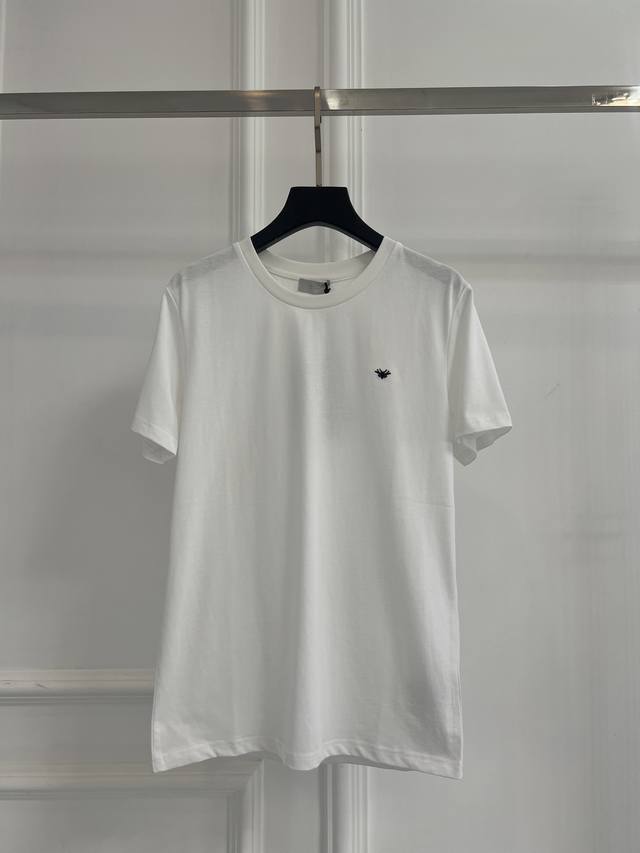 Authentic, high-quality women's short-sleeved t-shirt with Dior logo embroidery