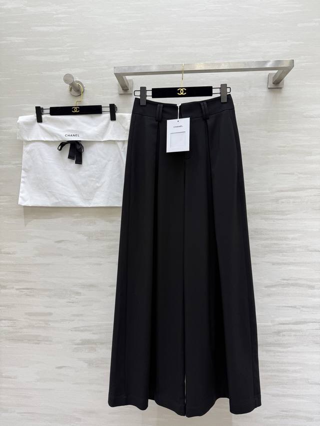 Chane's unbeatable best-selling, evergreen straight-leg wide-leg trousers. The c