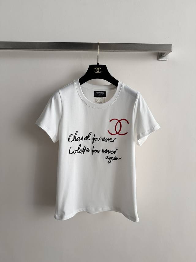 Chane*26Ss New Crew Neck Short Sleeve T-Shirt, featuring a delicate and beautifu