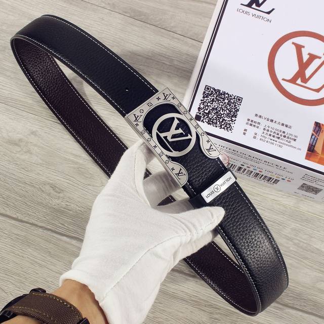 品名：Lv..路易..威登原单 型号：认准如图专柜包装，赠送打孔器材料：百分百头层牛皮，24K纯钢扣永不掉色双面荔枝纹，双面可用，一面黑色一面咖啡色，保证真皮。