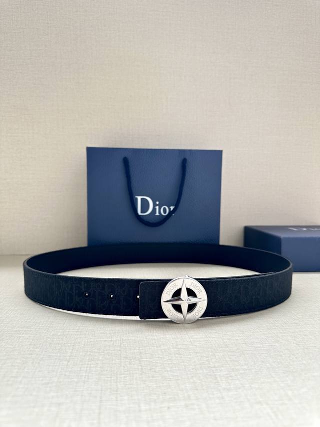 , 3.5cm wide. This stainless steel belt buckle is from the Dior And , 3.5cm wide. This stainless steel belt buckle is from the Dior And