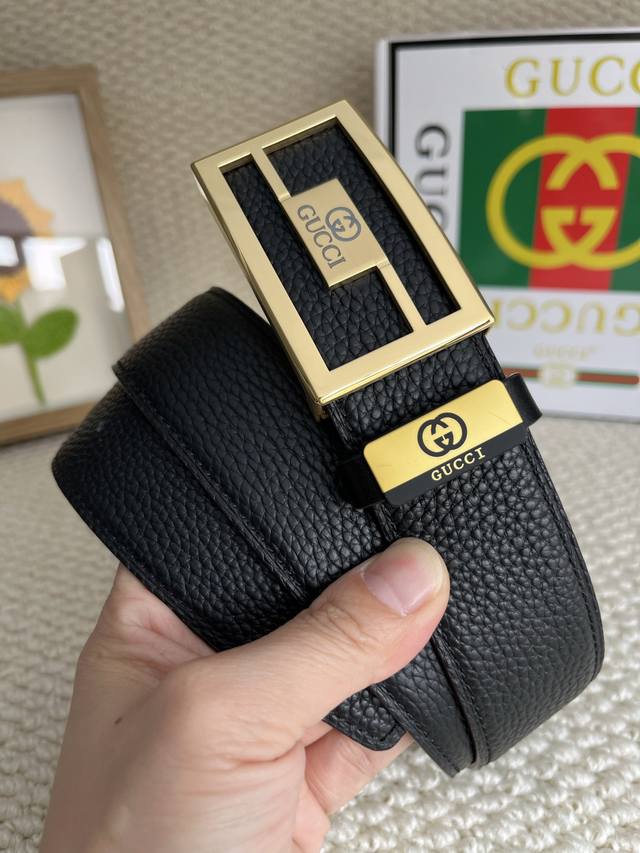 品名：古奇.Gu...Ci 原单 材质：原单牛皮腰带 专柜原单品质、做工精细，时尚大牌，送人自用首选包装： 请认准如图专柜包装赠送打孔器手提袋专柜礼盒宽度3.8