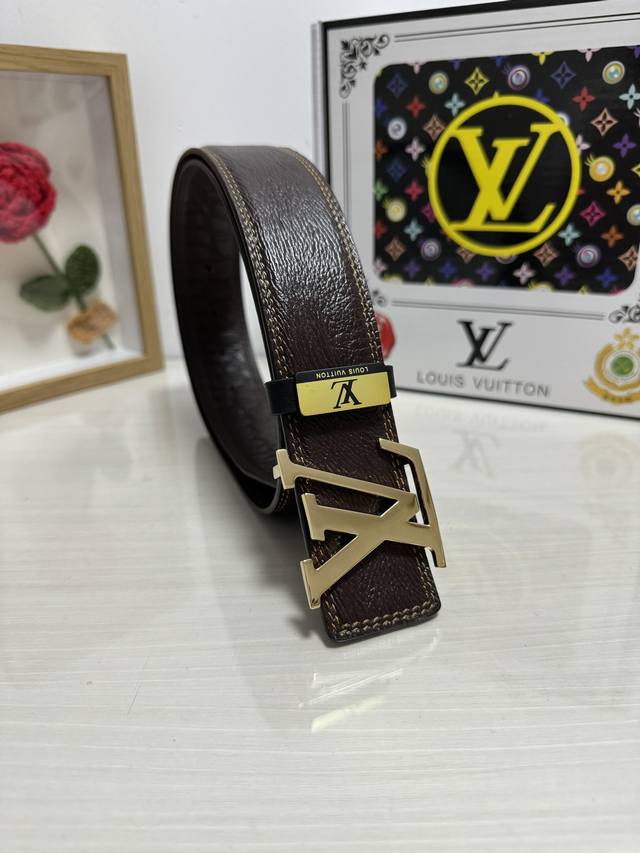 品名：Lv..路易..威登 材质：原单牛皮腰带 百分百头层牛皮腰带保证真皮，24K纯钢扣，专柜原单品质、做工精细，时尚大牌，送人自用首选包装： 请认准如图专柜包
