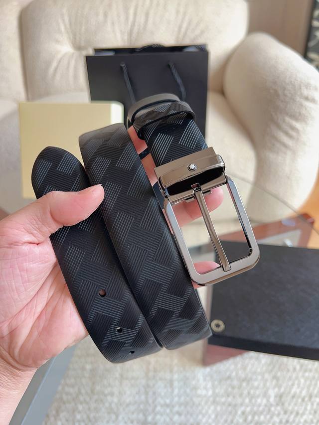 万宝家-原单# 商务真皮腰带 简约设计 品位之选 低调中彰显格调,流畅线条勾勒现代美学。万宝家经典工艺融合潮流元素,既是腰带,更是品位的象征。 商务休闲 一“带 万宝家-原单# 商务真皮腰带 简约设计 品位之选 低调中彰显格调,流畅线条勾勒现代美学。万宝家经典工艺融合潮流元素,既是腰带,更是品位的象征。 商务休闲 一“带