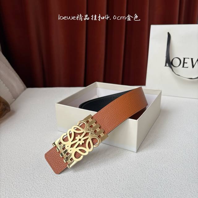 Loewe 罗意威 精品挂扣 搭配柔软双面小牛皮制作,时尚百搭,宽4.0Cm Loewe 罗意威 精品挂扣 搭配柔软双面小牛皮制作,时尚百搭,宽4.0Cm