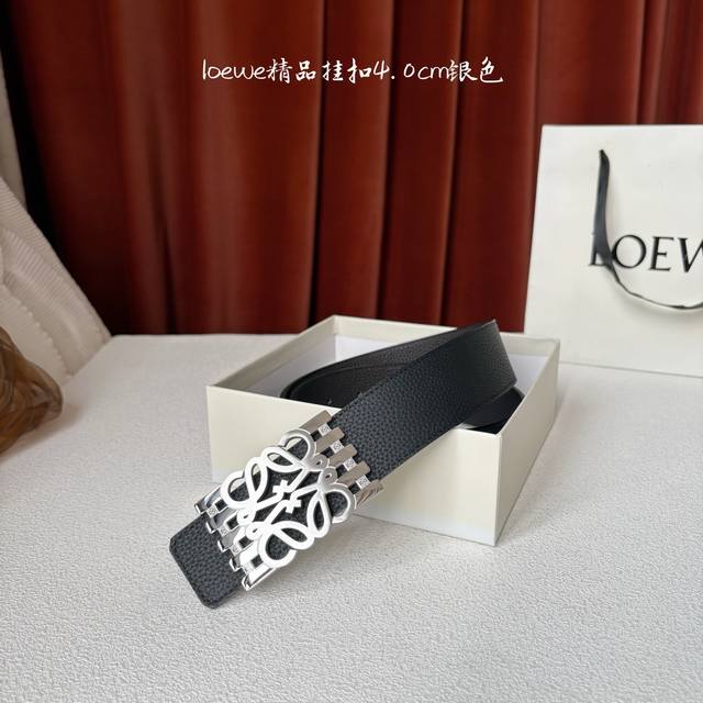 Loewe 罗意威 精品挂扣 搭配柔软双面小牛皮制作,时尚百搭,宽4.0Cm Loewe 罗意威 精品挂扣 搭配柔软双面小牛皮制作,时尚百搭,宽4.0Cm