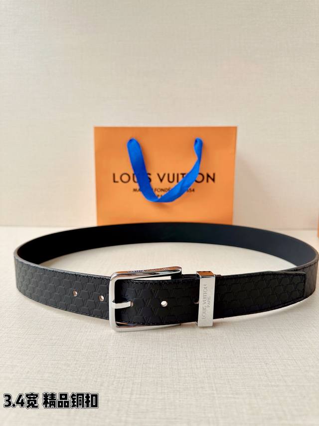 The 3.4-width Louis Vuitton Aerogram single-sided pebbled leather belt features