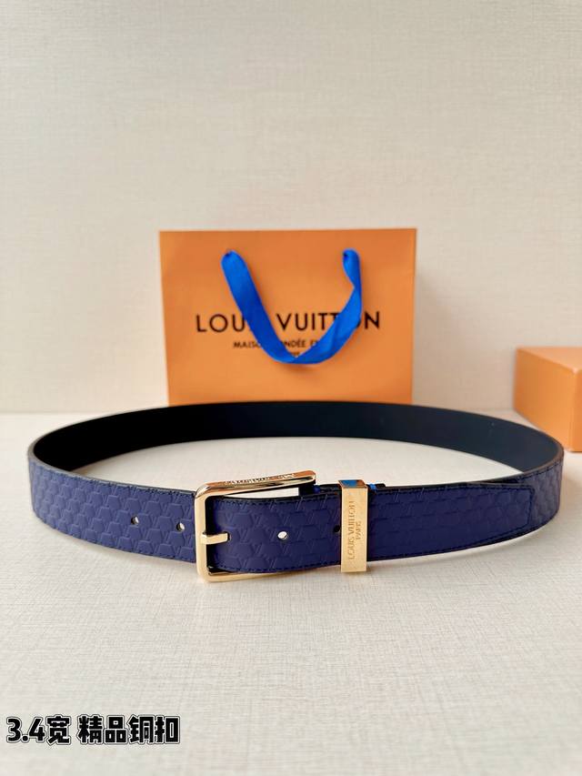 The 3.4-width Louis Vuitton Aerogram single-sided pebbled leather belt features