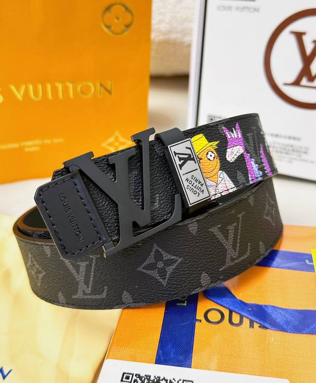 皮带：Lv..路易..顶级原单复刻. 腰带：百分百头层牛皮，保证真皮。贴皮工艺24K纯钢扣涂鸦彩绘图案艺术双面可用专柜同等质量， 送人自用首选包装： 请认准如图