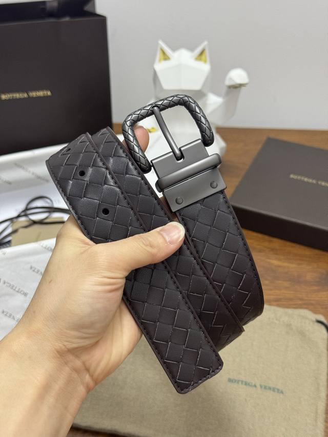 Bottega Veneta 3.5Cm Color: Coffee Classic checkered woven calfskin A classic pi