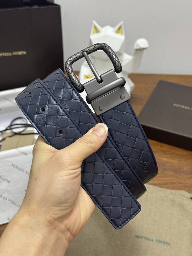 Bottega Veneta 3.5Cm Color: Blue Classic checkered woven calfskin A classic piec