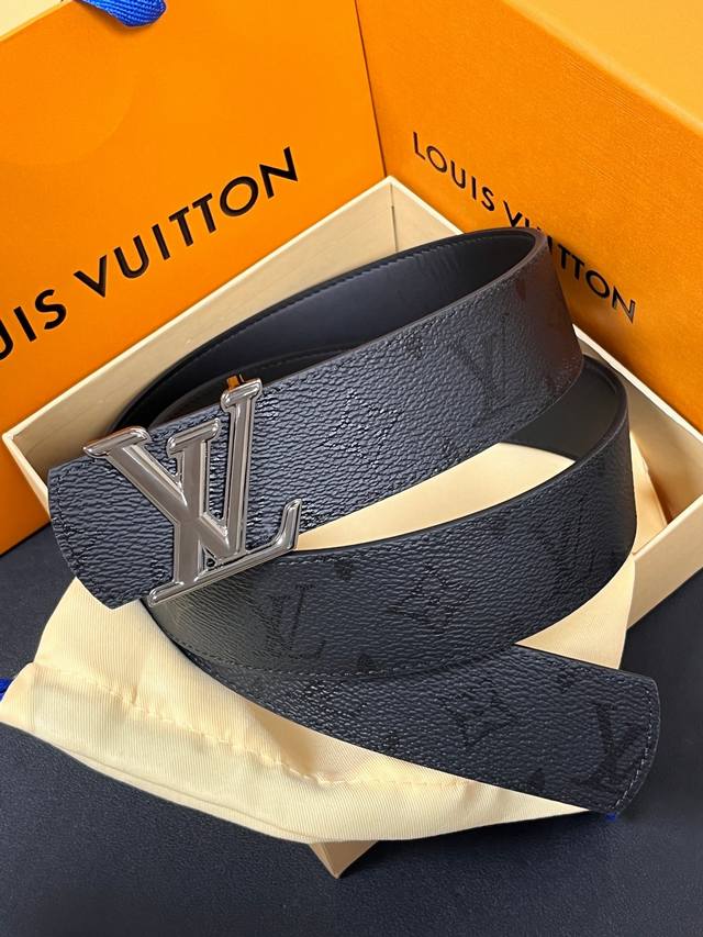 New Seasonal Style: Two-way belt design