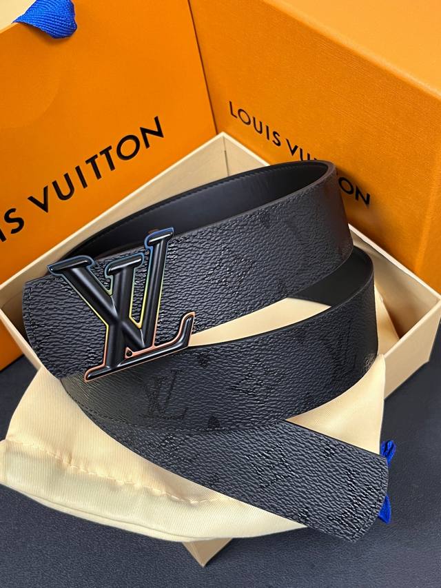 New Seasonal Style: Two-way belt design. One side features a matte grey floral p